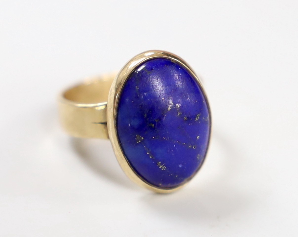 An Elizabeth II 9ct gold and oval lapis lazuli set ring, size P/Q, gross weight 6.7 grams.